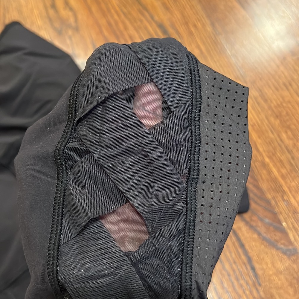 🍋Lululemon Perforated Mesh Crop! - Picture 11 of 14